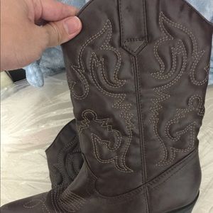 Steve Madden size 6 cowboy boots.
